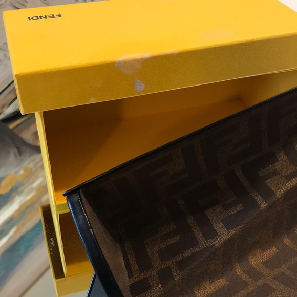 Fendi Sunglaases - Picture 6 of 6